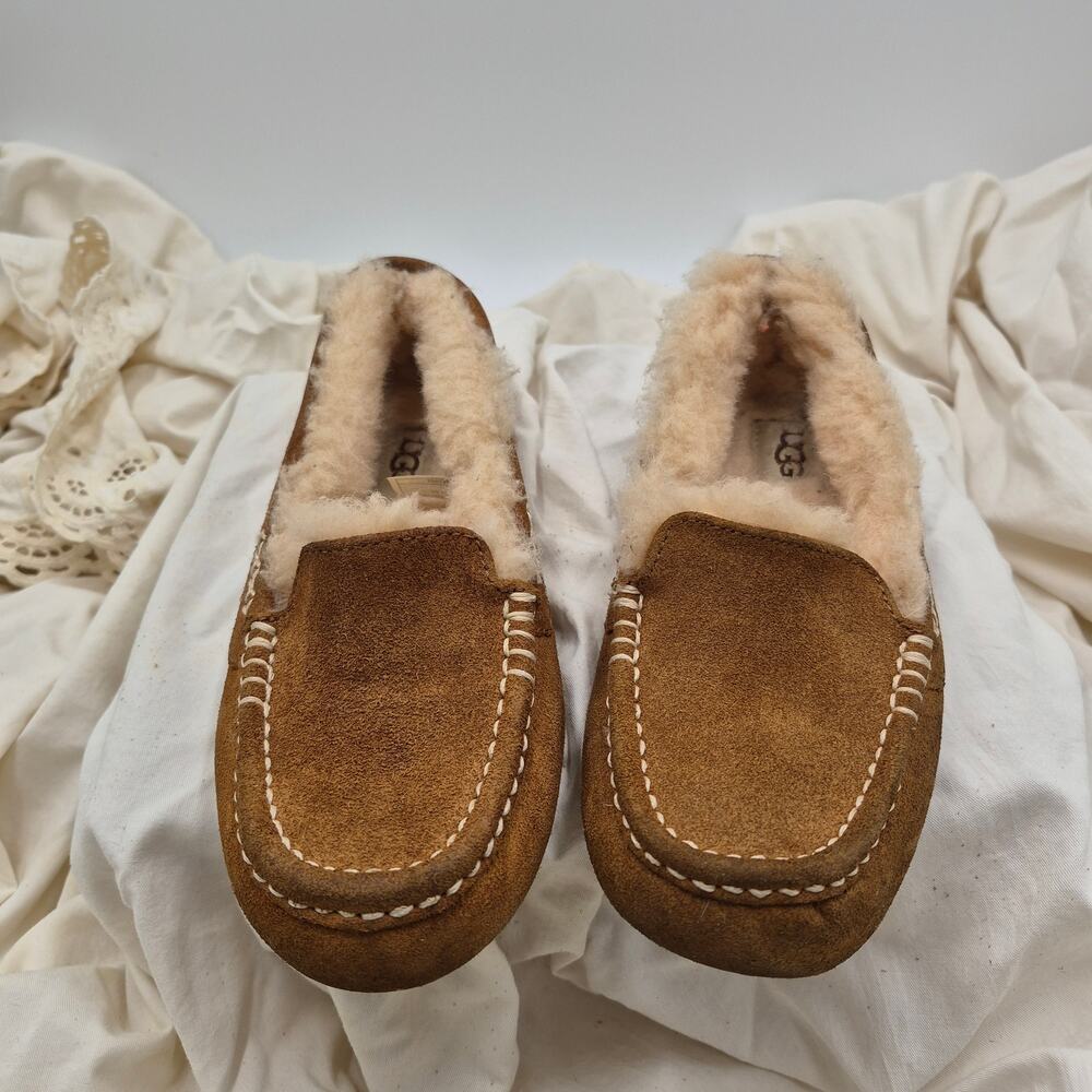 UGG Ansley moccasin slipper Suede Sheepskin chestnut Size 6